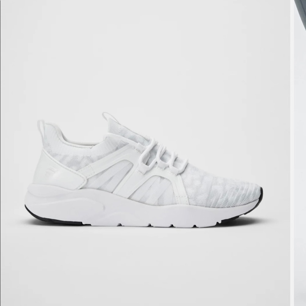 Like new Fabletics Caheunga Performance Sneaker